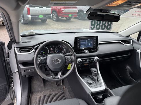 Used 2021 Toyota RAV4 LE AWD/4WD image 15