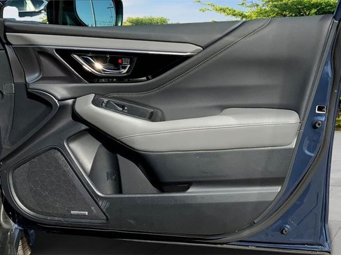 Certified 2025 Subaru Outback Onyx Edition image 28