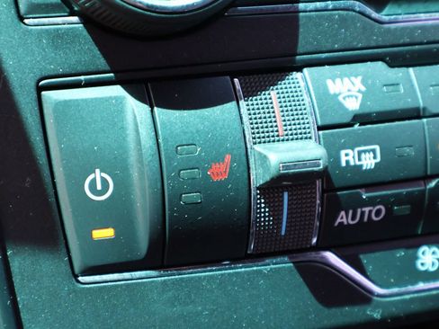 Used 2016 Ford Explorer XLT w/ Equipment Group 202A AWD/4WD image 37