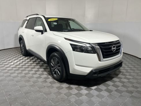 Used 2025 Nissan Pathfinder SV AWD/4WD image 2