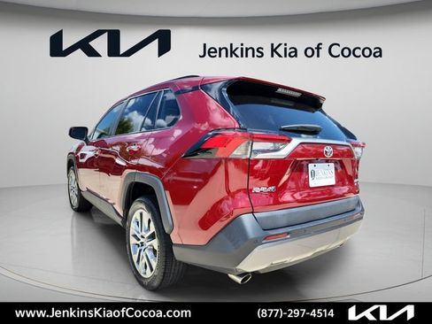 Used 2019 Toyota RAV4 Limited w/ Cold Weather Package FWD image 7