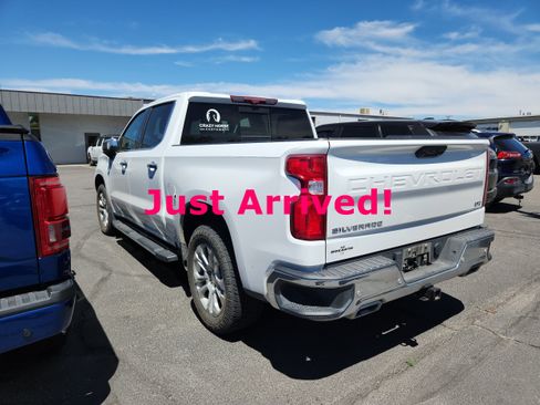 Used 2022 Chevrolet Silverado 1500 LTZ w/ Technology Package AWD/4WD image 5