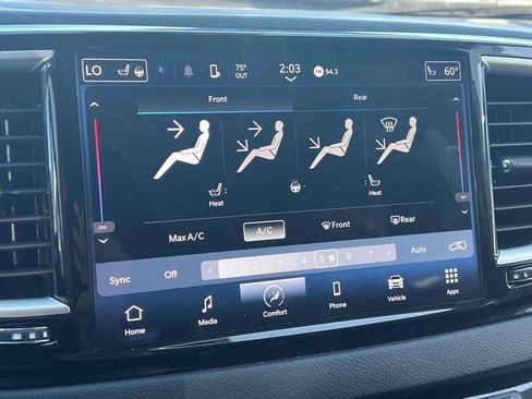Used 2023 Chrysler Pacifica Touring-L FWD image 33