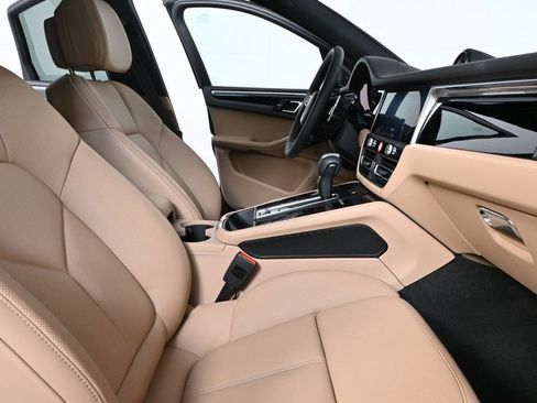 Certified 2026 Porsche Macan image 21