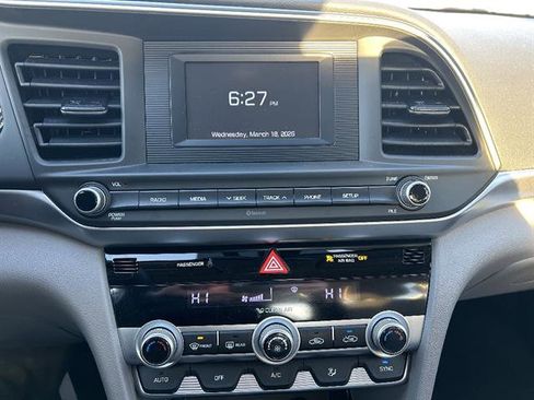 Used 2020 Hyundai Elantra SE image 19