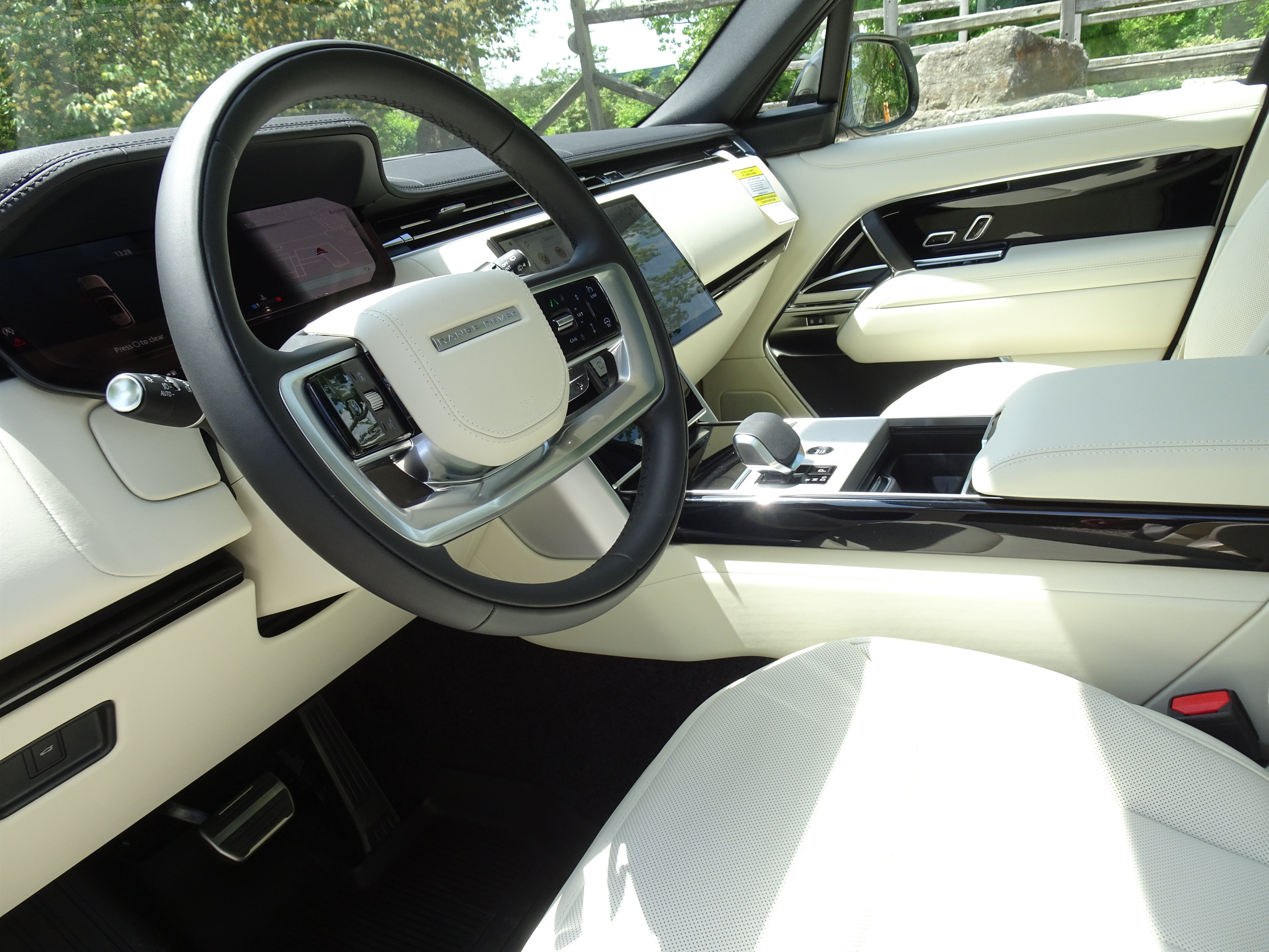 New 2026 Land Rover Range Rover Long Wheelbase SE AWD/4WD image 15