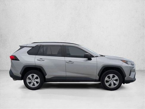 Used 2019 Toyota RAV4 LE FWD image 4