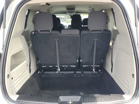 Used 2019 Dodge Grand Caravan SE image 9