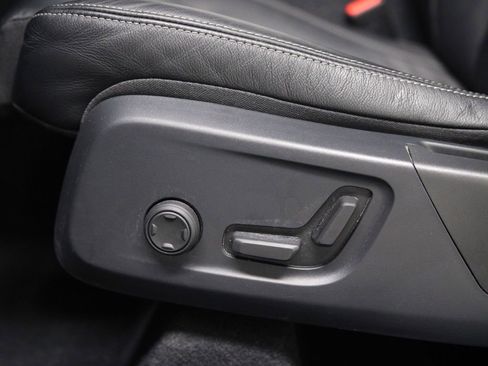 Used 2023 Volvo XC40 B5 Plus w/ Climate Package image 23