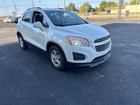 Used 2015 Chevrolet Trax LT w/ LT Sun and Sound Package FWD image 5