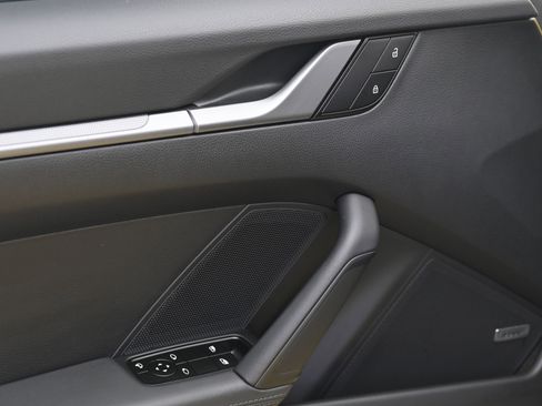 Used 2024 Porsche 911 Carrera image 23