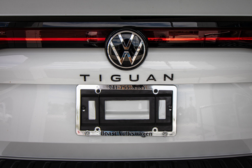 New 2026 Volkswagen Tiguan SE R-Line FWD image 15