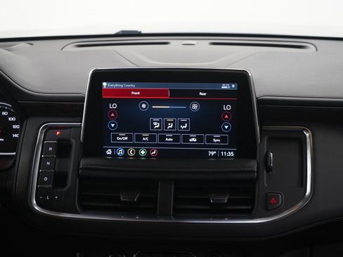 Used 2021 Chevrolet Suburban Z71 w/ Z71 Off-Road Package AWD/4WD image 16