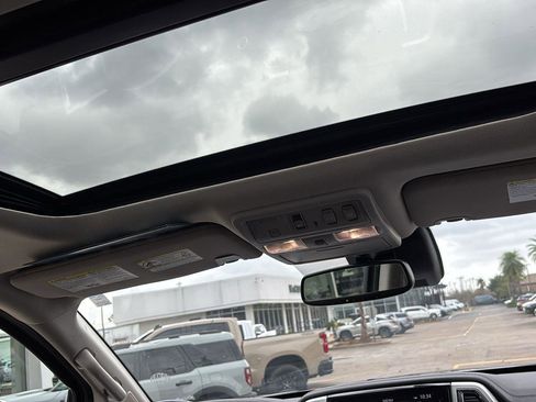 Used 2020 Nissan Titan SL w/ Moonroof Package image 22