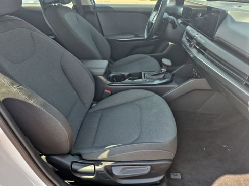 Used 2025 Kia K4 FWD image 24