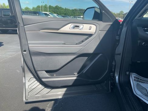 New 2026 Ford Explorer Active RWD image 17