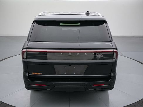 Used 2025 Lincoln Navigator Reserve AWD/4WD image 5