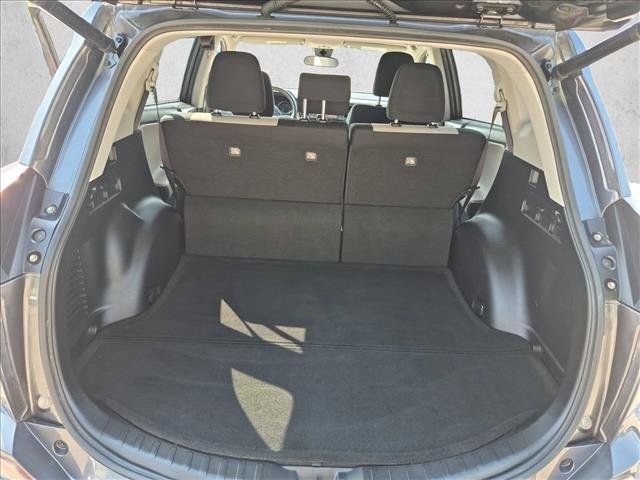 Used 2018 Toyota RAV4 XLE FWD image 6