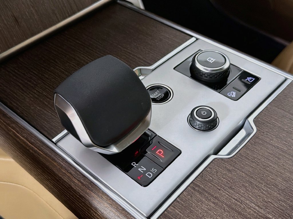 New 2027 Land Rover Range Rover SE AWD/4WD image 17