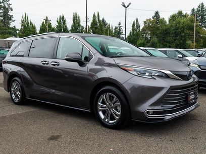 Used 2022 Toyota Sienna Platinum