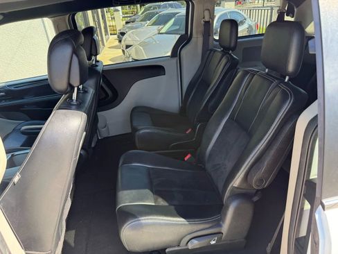 Used 2017 Dodge Grand Caravan SXT image 10