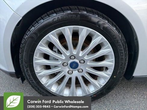 Used 2012 Ford Focus Titanium w/ SEL/Titanium Winter Pkg image 9