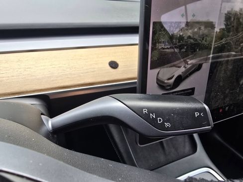 Used 2021 Tesla Model Y Long Range AWD/4WD image 18