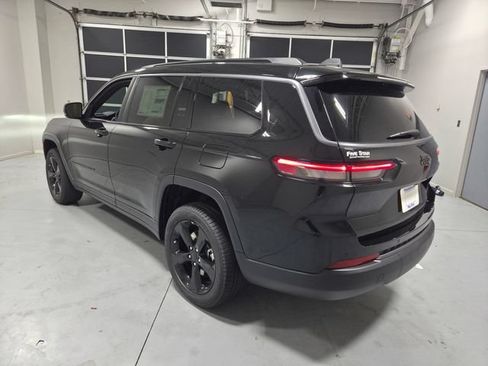 New 2026 Jeep Grand Cherokee L Limited w/ Limited Altitude Package RWD image 10