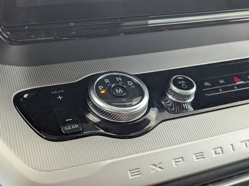 New 2025 Ford Expedition Active image 45