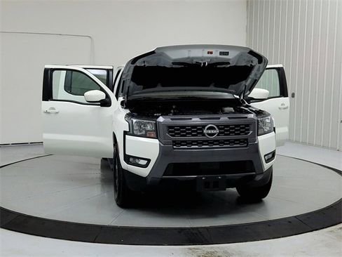 Used 2025 Nissan Frontier SV w/ SV Convenience Package image 10
