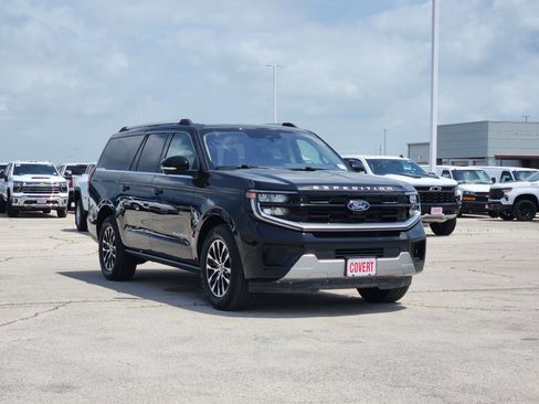 Used 2025 Ford Expedition Max Platinum AWD/4WD image 3