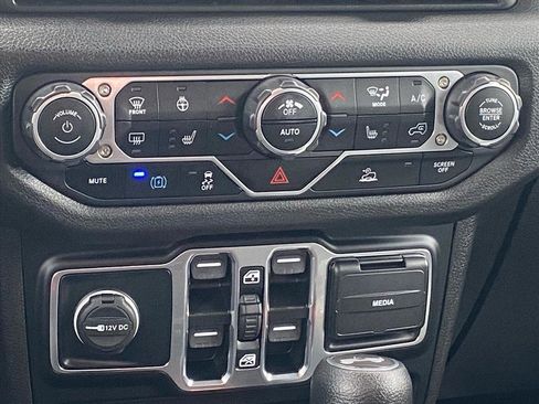 Used 2024 Jeep Wrangler Unlimited w/ Convenience Group AWD/4WD image 11