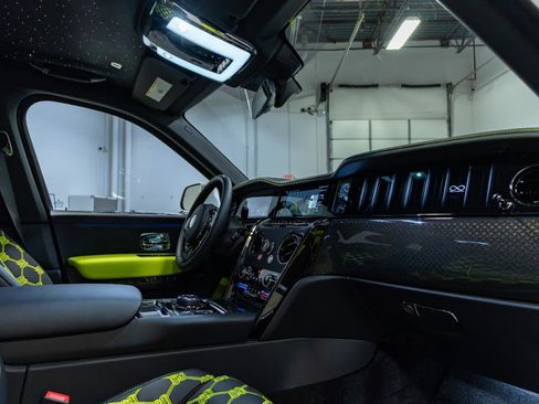 Used 2025 Rolls-Royce Cullinan Black Badge image 29