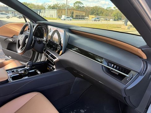 Used 2025 Lexus RX 350 FWD w/ Technology Package image 24