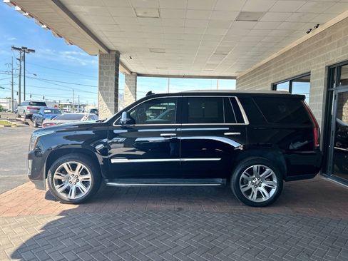 Used 2017 Cadillac Escalade Luxury AWD/4WD image 7