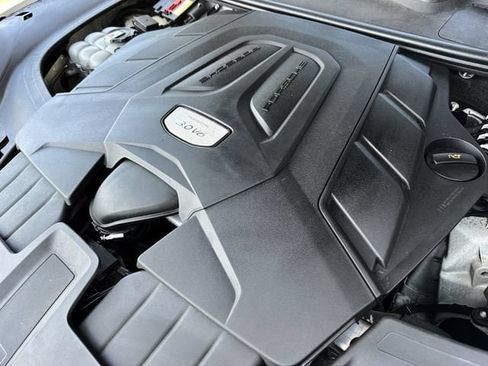 Used 2019 Porsche Cayenne AWD/4WD image 34