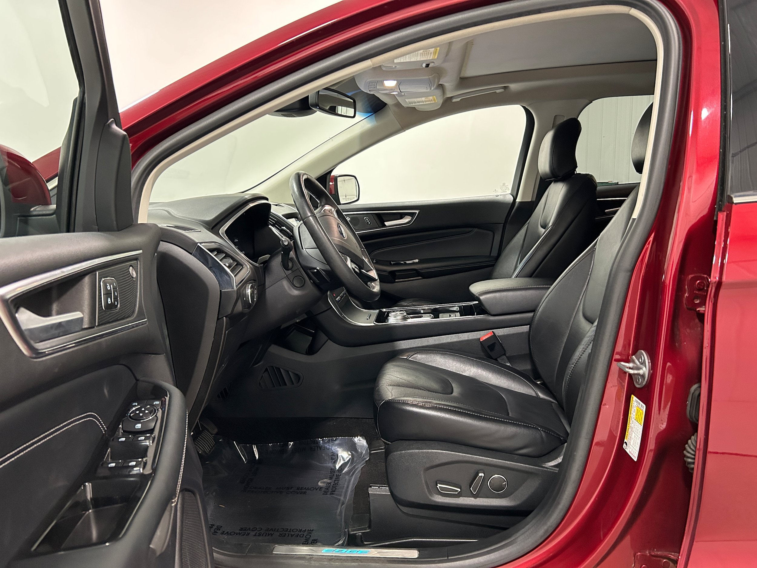 Used 2019 Ford Edge Titanium w/ Cold Weather Package AWD/4WD image 4