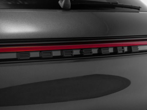 Used 2025 Porsche Macan image 17