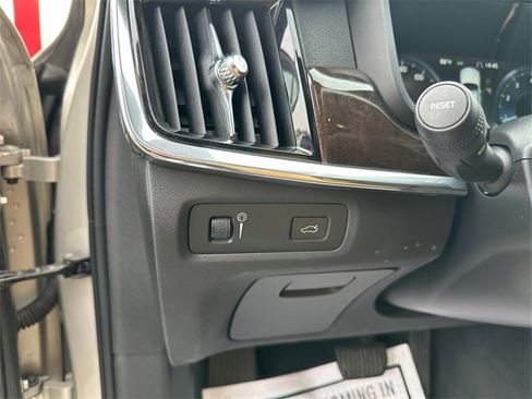 Used 2018 Volvo S90 T5 Momentum w/ Convenience Package image 21