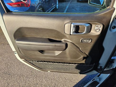 Used 2024 Jeep Wrangler Sport S image 7