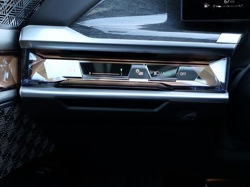 Certified 2025 BMW 760i xDrive image 43