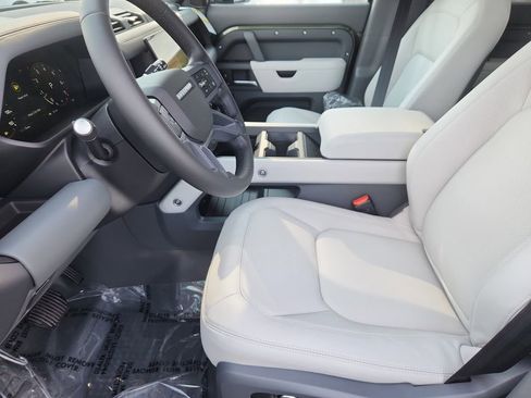 Used 2026 Land Rover Defender 130 X-Dynamic SE image 21