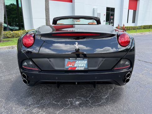 Used 2012 Ferrari California image 17