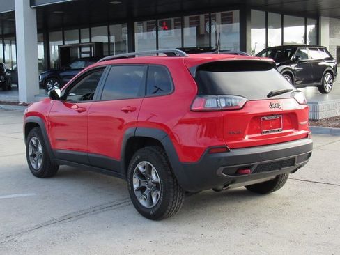 Used 2019 Jeep Cherokee Trailhawk w/ Cold Weather Group image 7