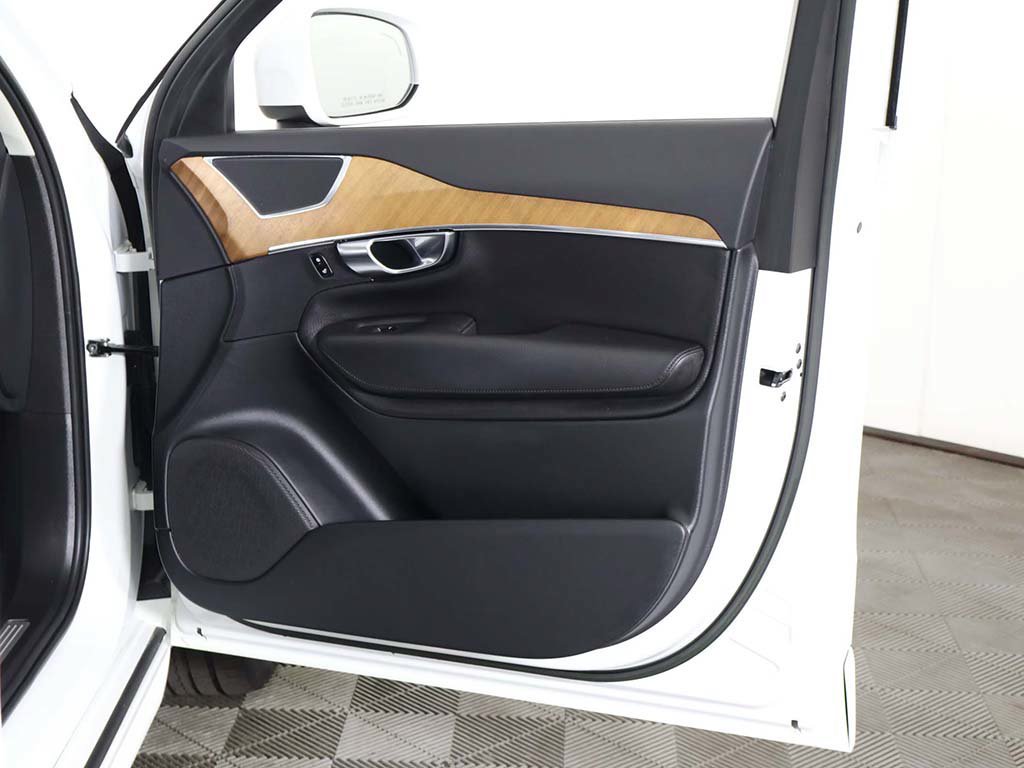 Used 2022 Volvo XC90 T6 Momentum w/ Climate Package AWD/4WD image 30