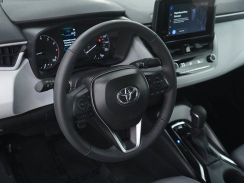 Used 2025 Toyota Corolla SE image 19