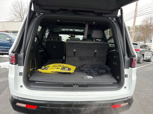 New 2025 Jeep Wagoneer Series III image 21