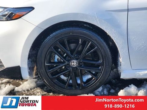 Used 2025 Toyota Camry SE image 12