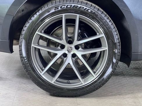 Certified 2026 Porsche Macan AWD/4WD image 11