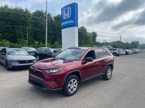 Used 2019 Toyota RAV4 LE AWD/4WD image 2